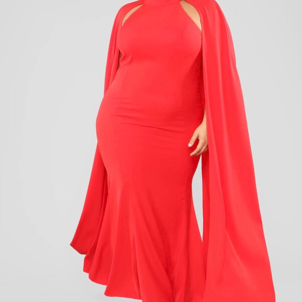 Cape Maxi Dress
• High Neck
• Sleeveless
• 100% Polyester